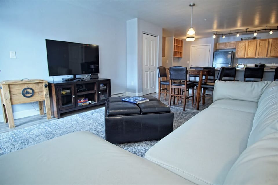 Open concept floorplan - Living, Dining, & Kitchen