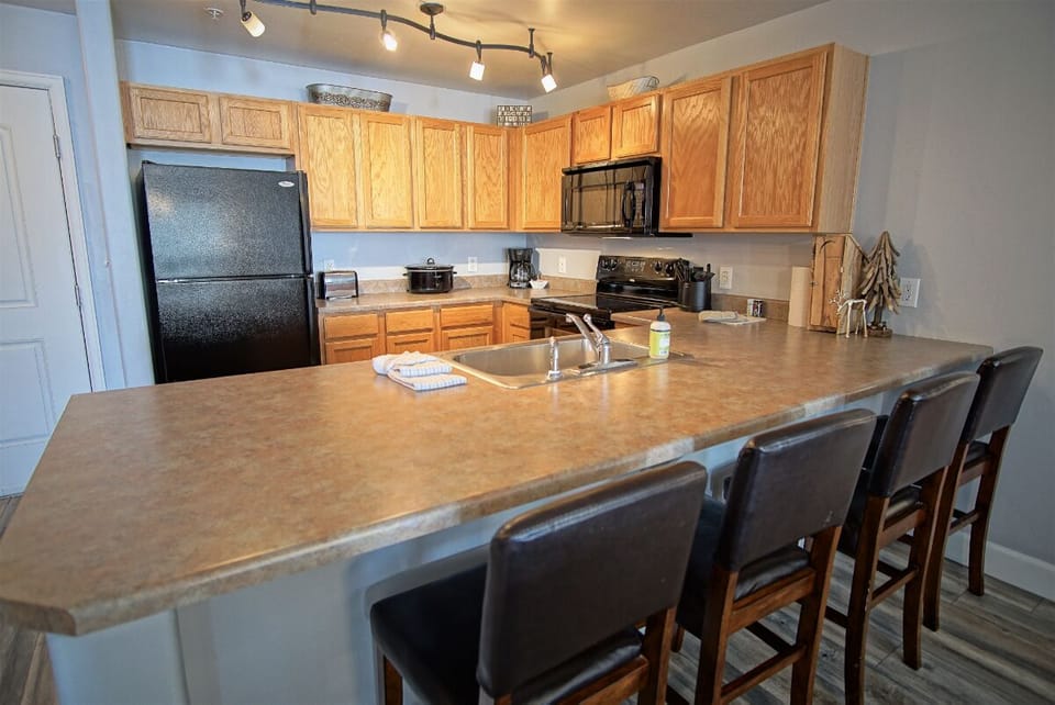 Bar seating - 4 Counter Height Stools match Dining Stools and add additional seating