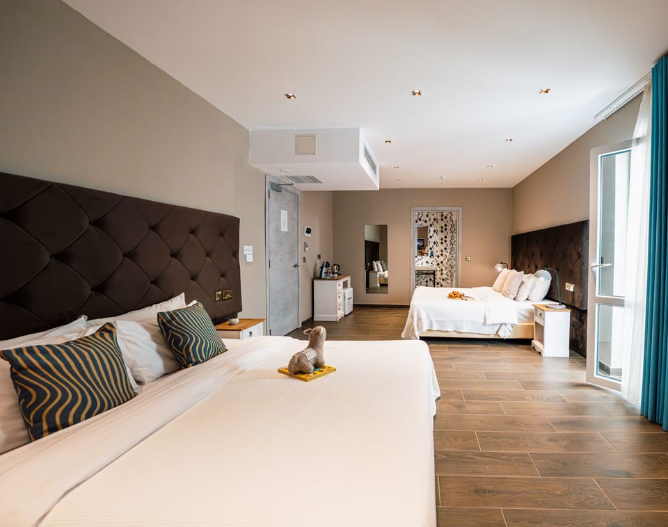 Studio Suite (Family Suite) | In-room safe, desk, laptop workspace, blackout drapes