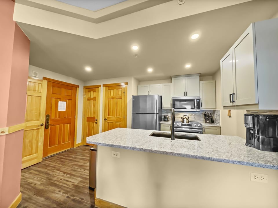 Condo, 2 Bedrooms | Private kitchen | Fridge, microwave, oven, coffee/tea maker