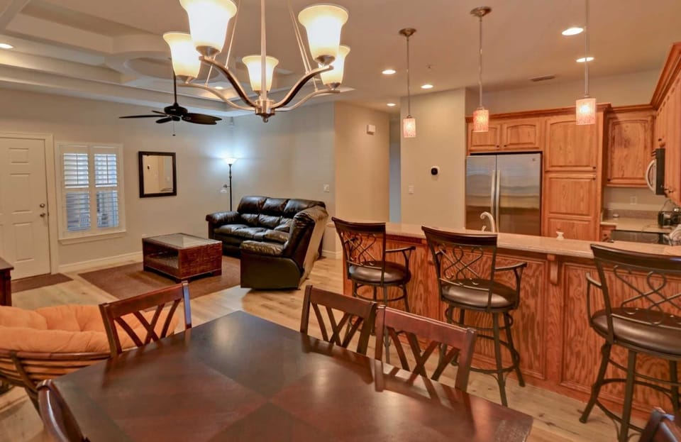 Condo, 3 Bedrooms | Private kitchen | Fridge, microwave, oven, stovetop