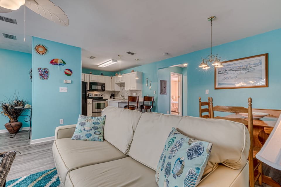 Condo, 2 Bedrooms | Living room | TV