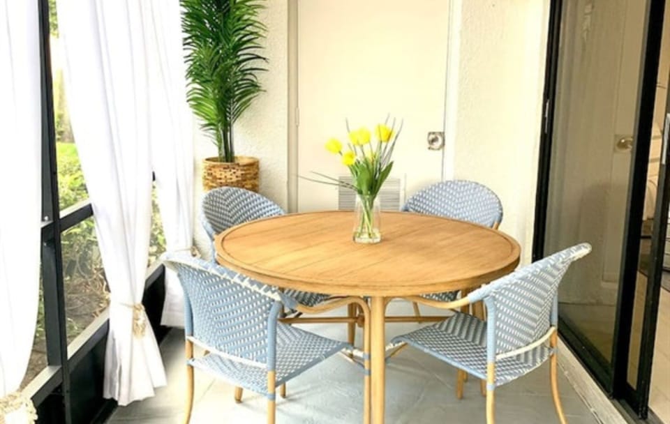 Outdoor Dinning Table
