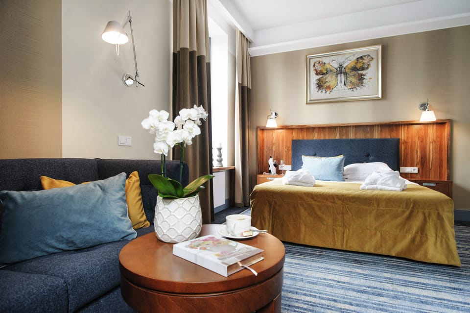 Premium Double or Twin Room | Premium bedding, minibar, in-room safe, desk