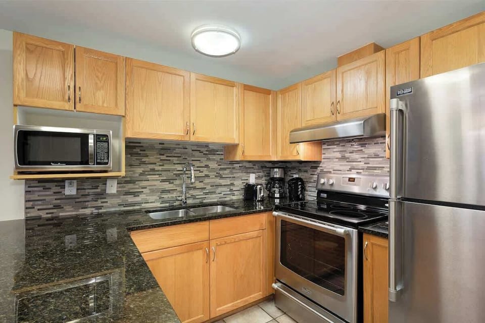 - Fully equipped kitchen with stainless steel appliances  
- Granite counters and tiled backsplash add modern style  
- Ideal for cooking meals and gathering after snowy days  
