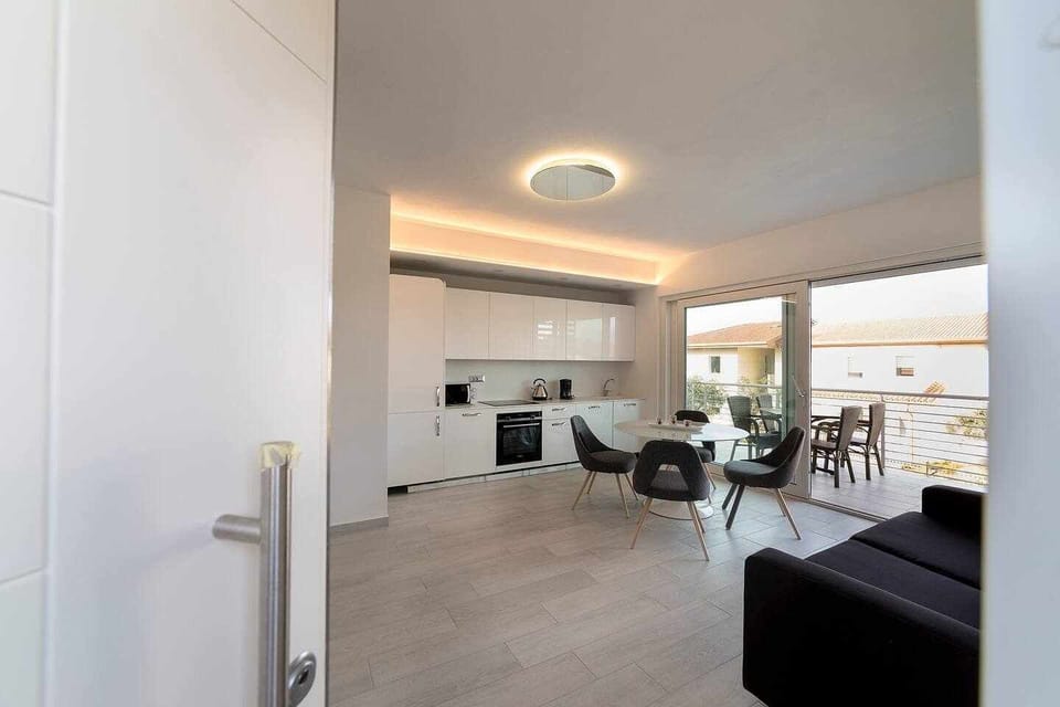 Kitchen or kitchenette,Dining area