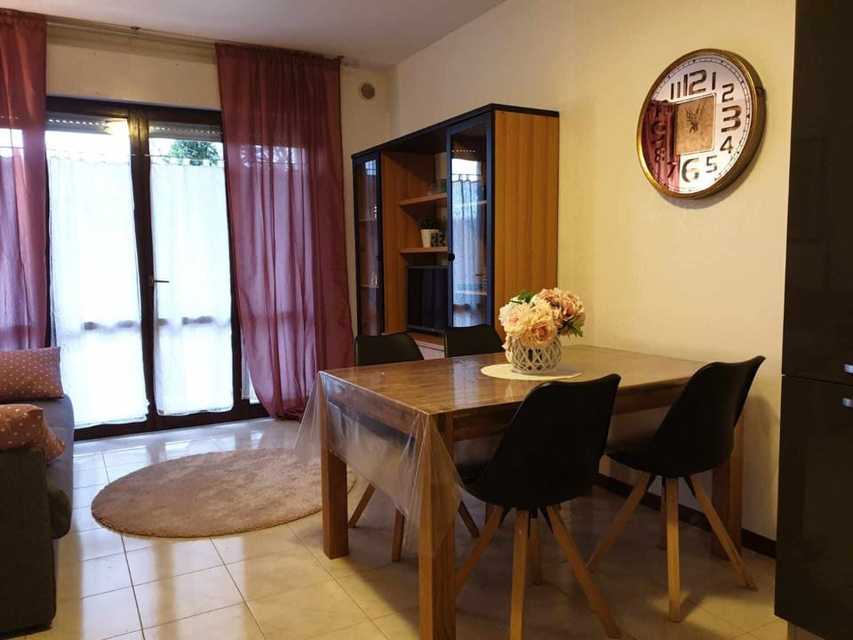 Living room,Dining area