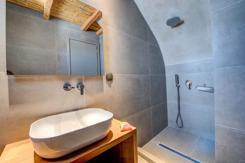 Superior Room with Private Terrace | Bathroom | Combined shower/tub, rainfall showerhead, free toiletries, hair dryer