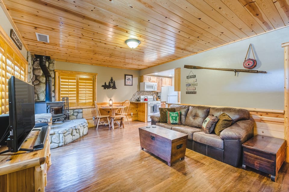 Living space comes with A/C and Central Air , WiFi. Roku TV