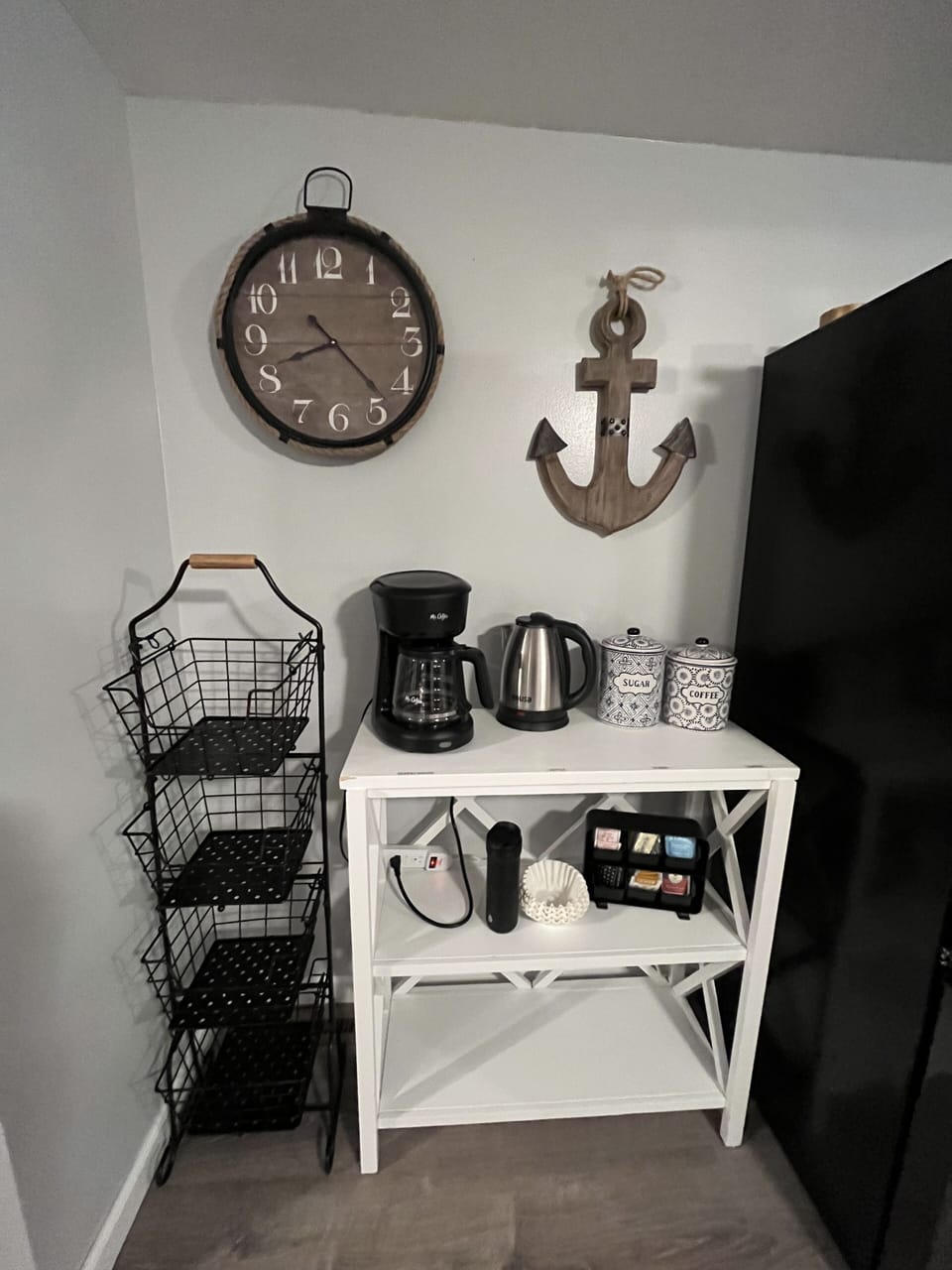 Tea/coffee nook in kitchen