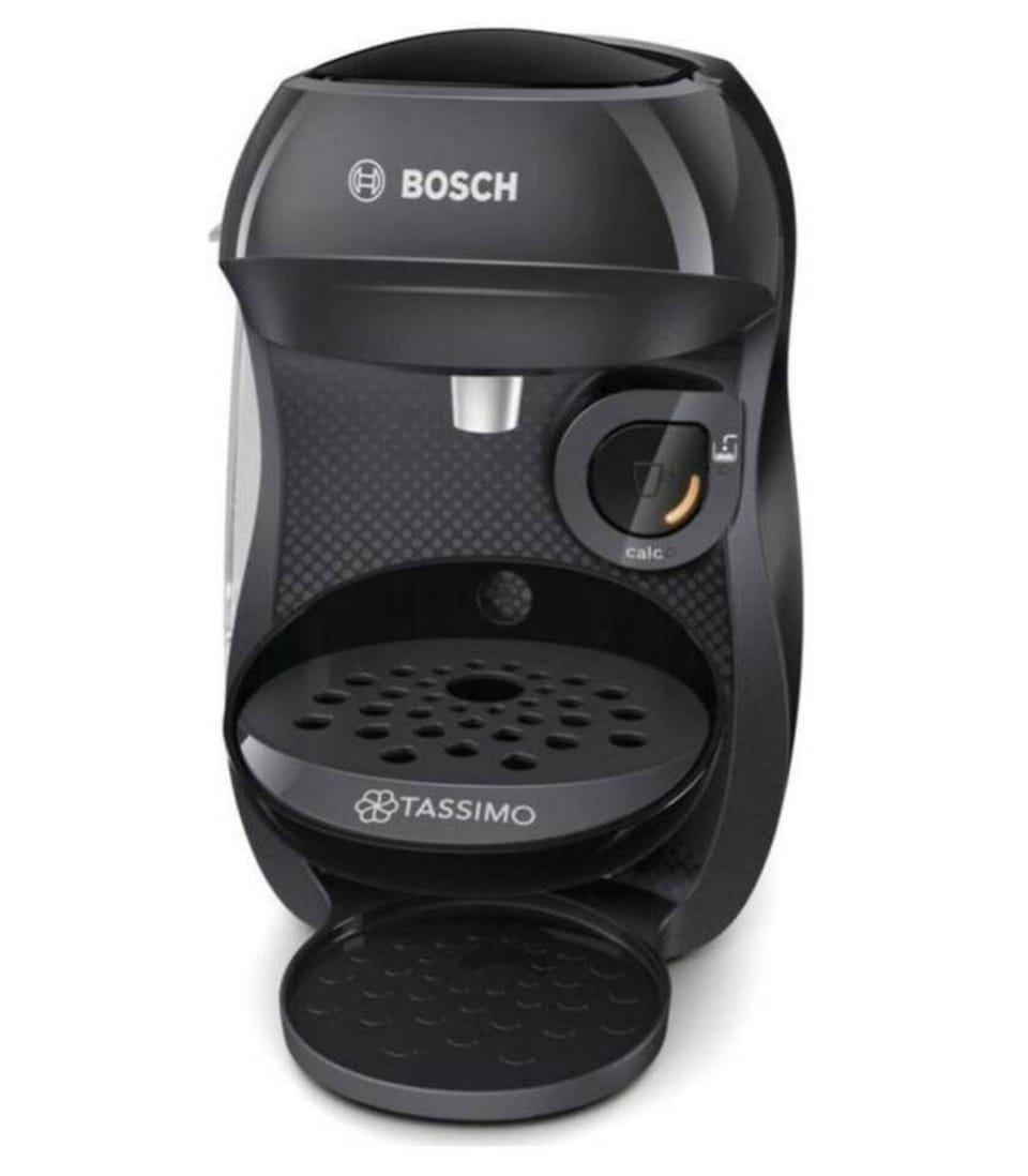 Apartment | Living area | 30-inch TV with digital channels