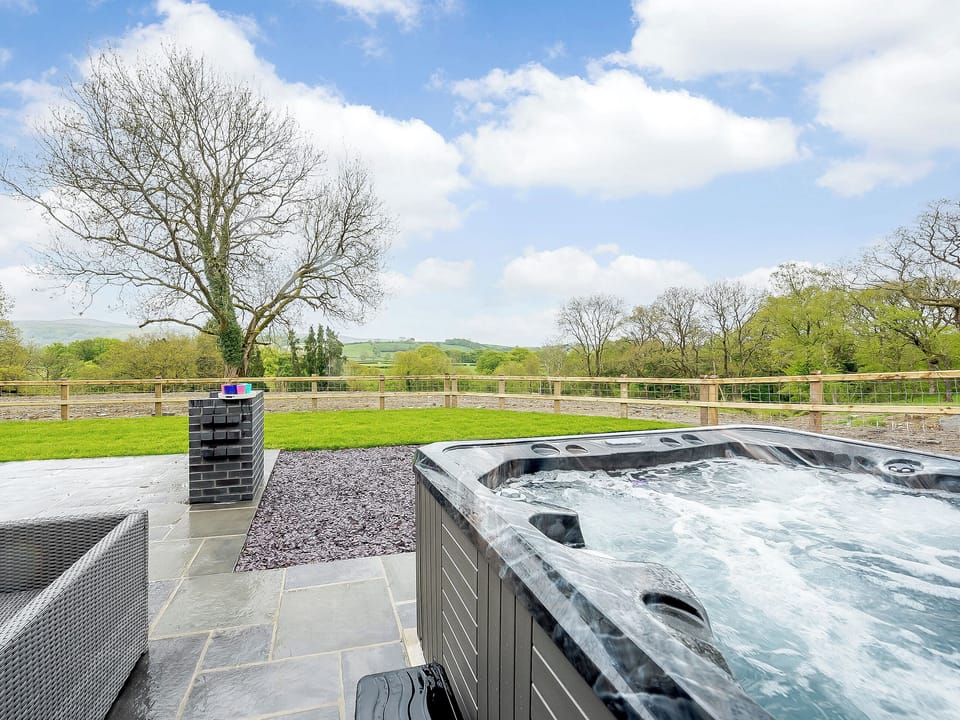 Hot tub | Allt Ddu, Tregaron