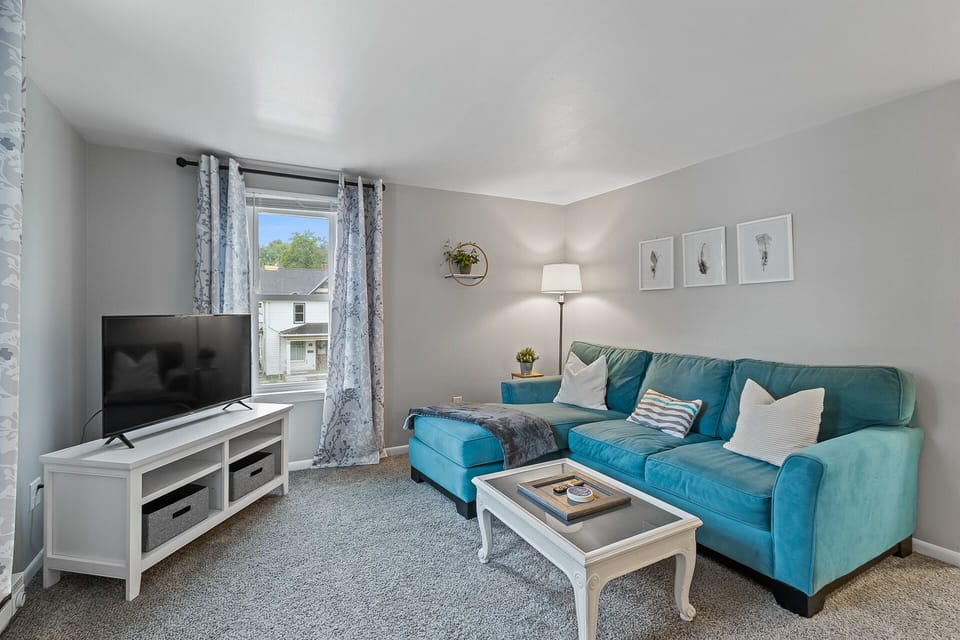 Cute Living Space, Smart TV and Wi-Fi