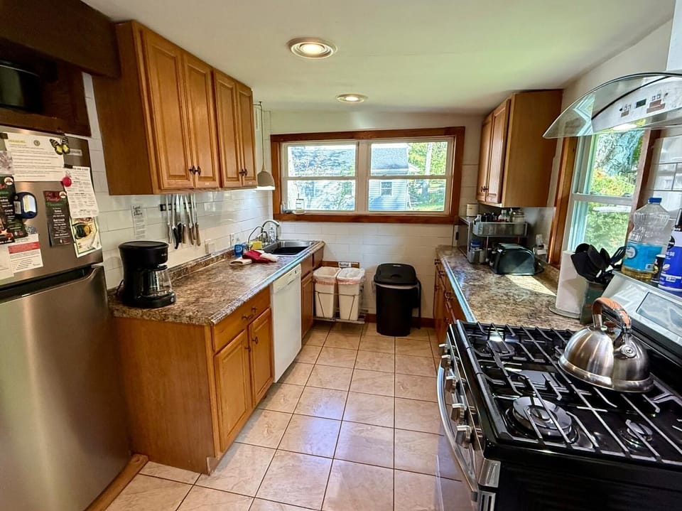 Kitchen area w/all you need for cooking and a dishwasher.