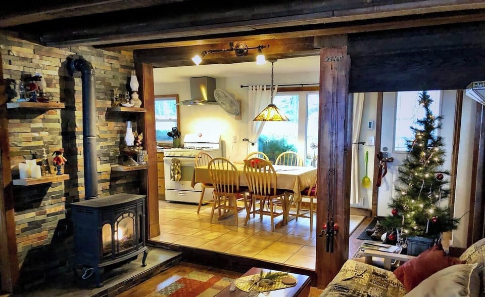 Cozy fireplace. Great for year-round use.
