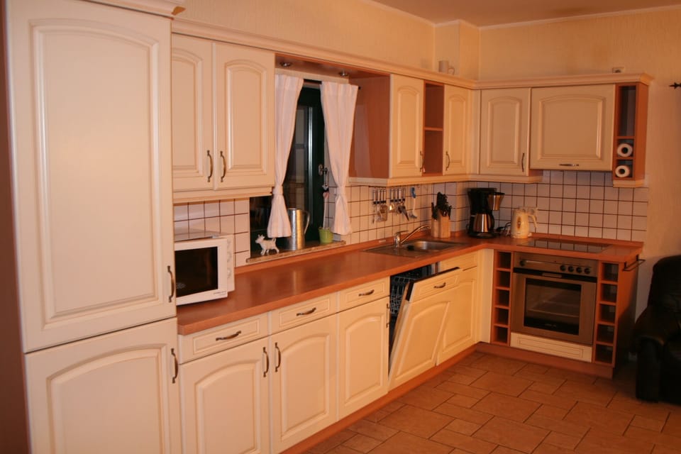Traditional House, Private Bathroom (Bikehütte Rehnhäusl) | Private kitchen | Highchair
