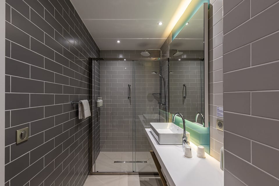 Shower, free toiletries, hair dryer, towels