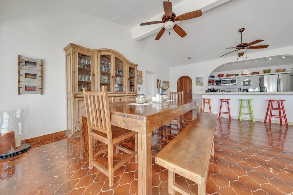 Living & Kitchen Area