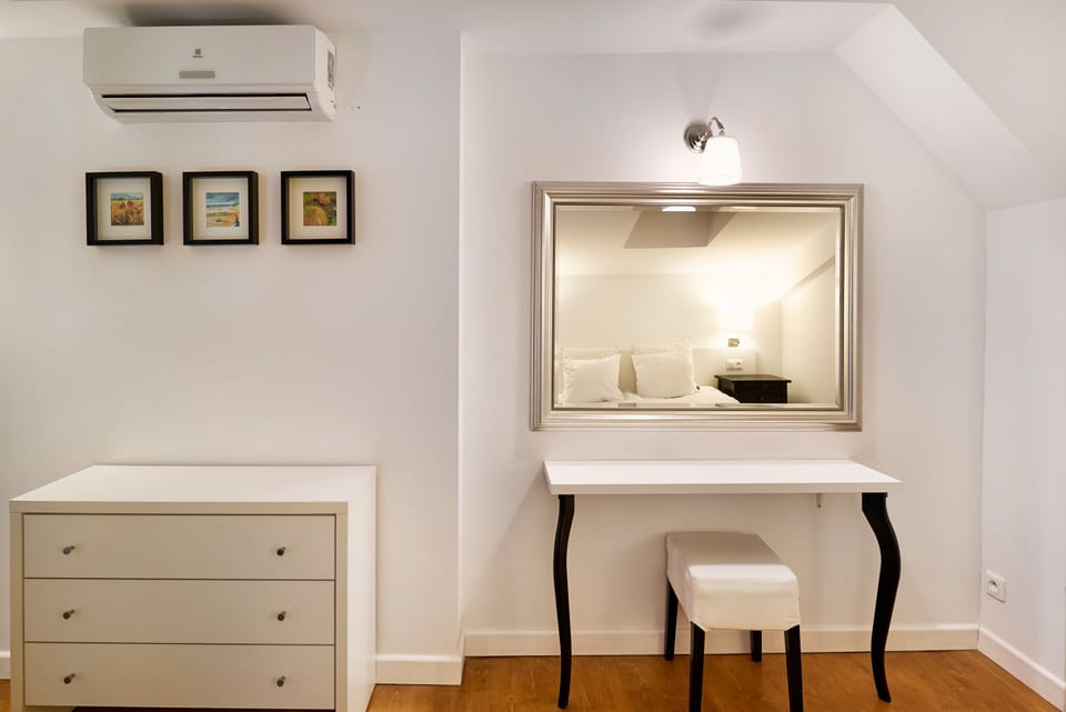 Design Studio Suite, 1 Bedroom, Mezzanine | Premium bedding, in-room safe, desk, laptop workspace