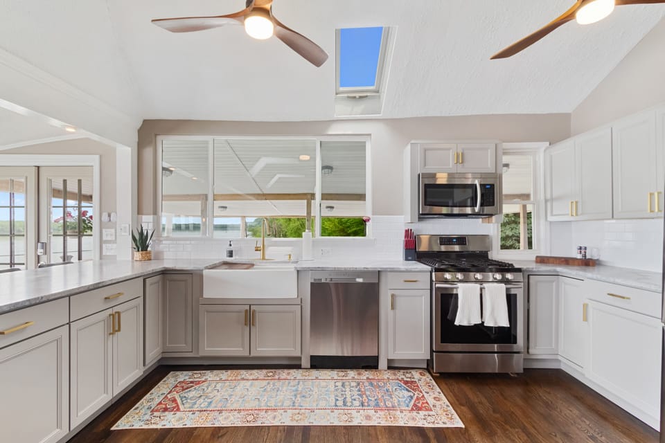 New Kitchen with Brand New Appliances and Granite Countertops