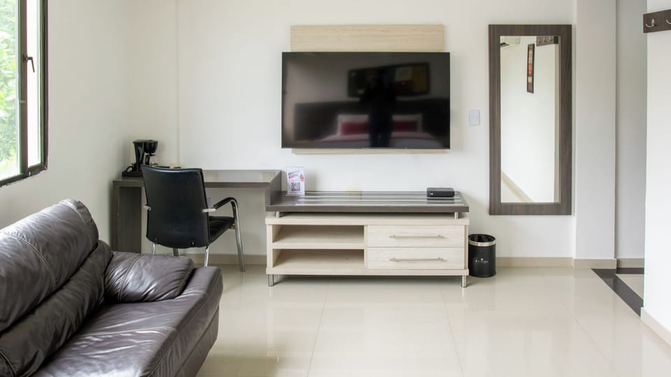 Premium bedding, in-room safe, desk, laptop workspace