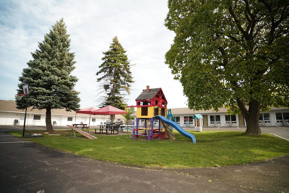 Children's play area - outdoor