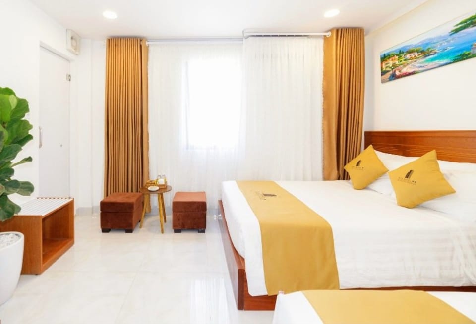 Family Room, City View | Minibar, in-room safe, desk, blackout drapes