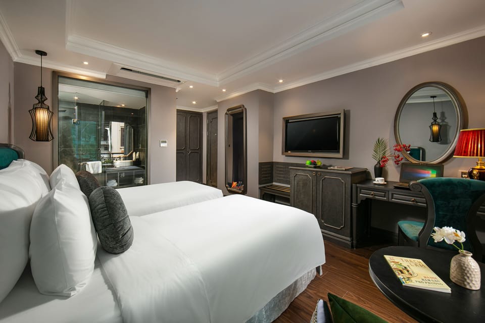 Deluxe Double or Twin Room, Courtyard View | Minibar, in-room safe, desk, soundproofing