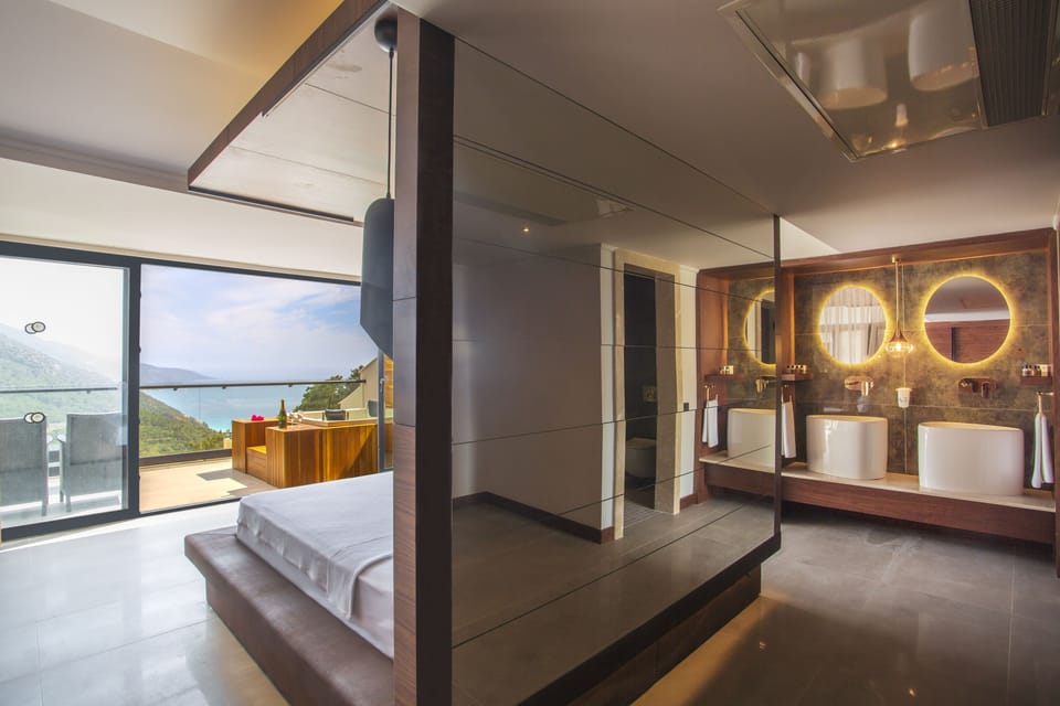 Minibar, in-room safe, free WiFi, wheelchair access