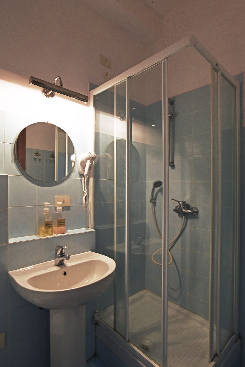 Standard Double Room | Bathroom | Shower, hair dryer, bidet, towels