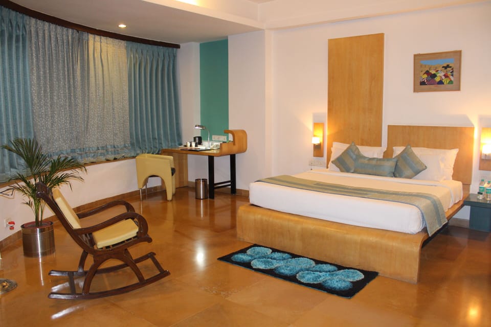 Royal Suite, 1 King Bed, Bathtub, City View | Premium bedding, minibar, in-room safe, desk