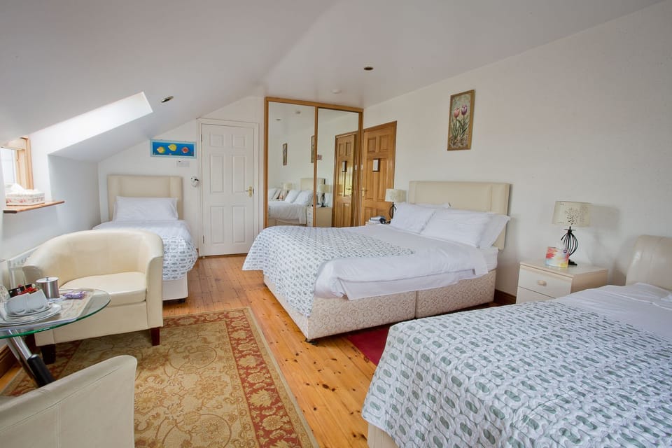 Family Room, Ensuite | Premium bedding, iron/ironing board, free WiFi, bed sheets