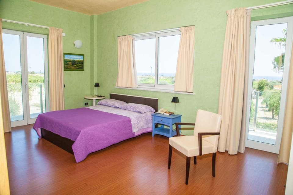 Standard Double or Twin Room | Minibar, in-room safe, desk, blackout drapes