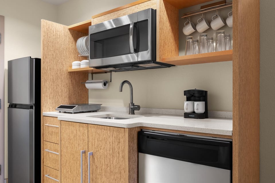 Fridge, microwave, dishwasher, cookware/dishes/utensils