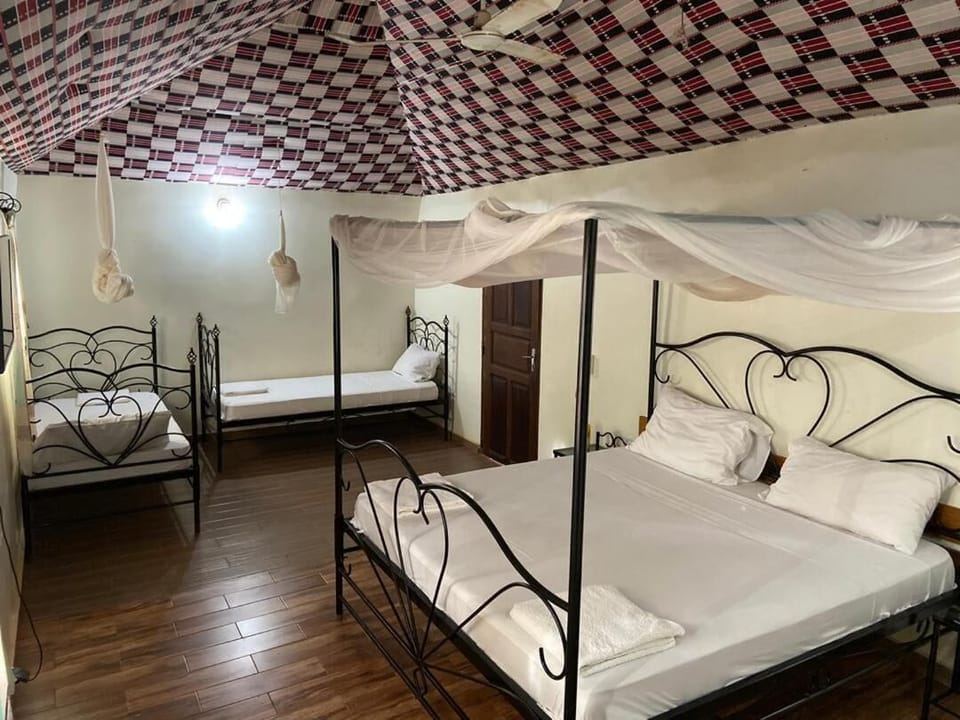 Premium bedding, in-room safe, free WiFi