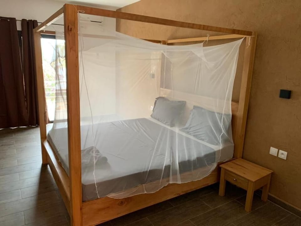 Premium bedding, in-room safe, free WiFi