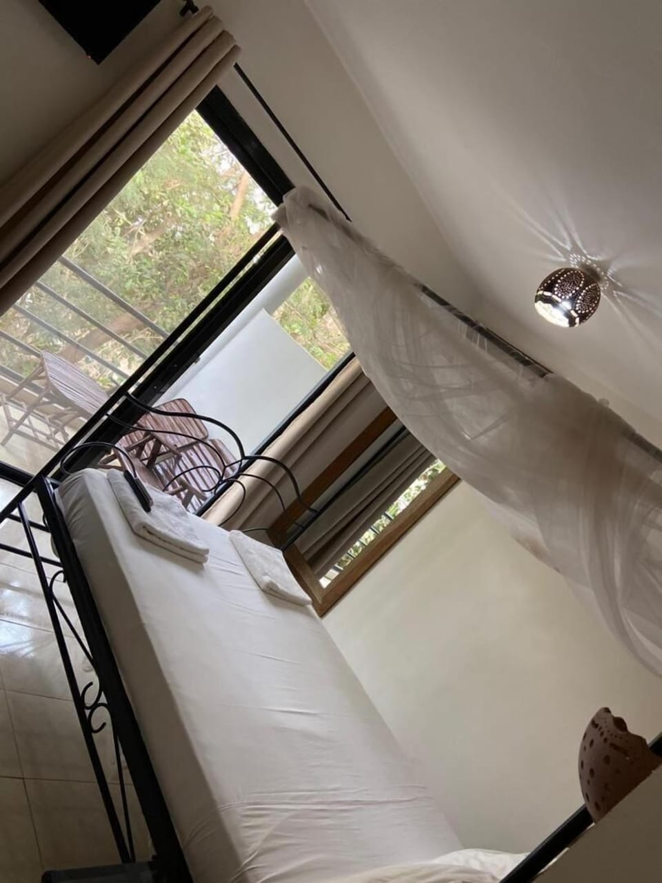 Premium bedding, in-room safe, free WiFi