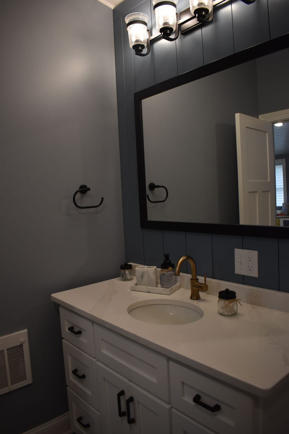 Bathroom vanity