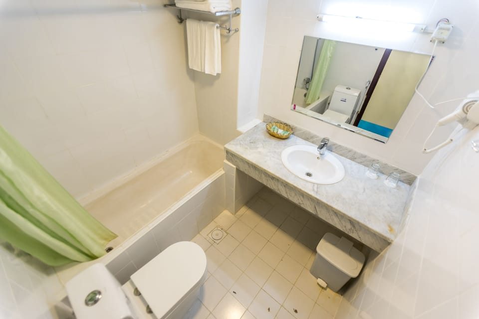 Basic Single Room | Bathroom