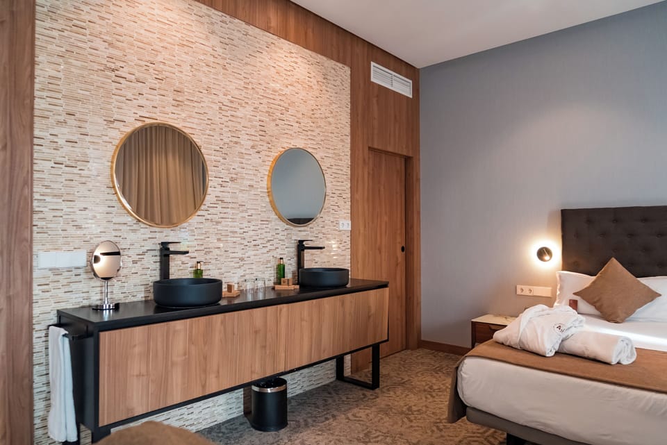 In-room safe, desk, laptop workspace, soundproofing