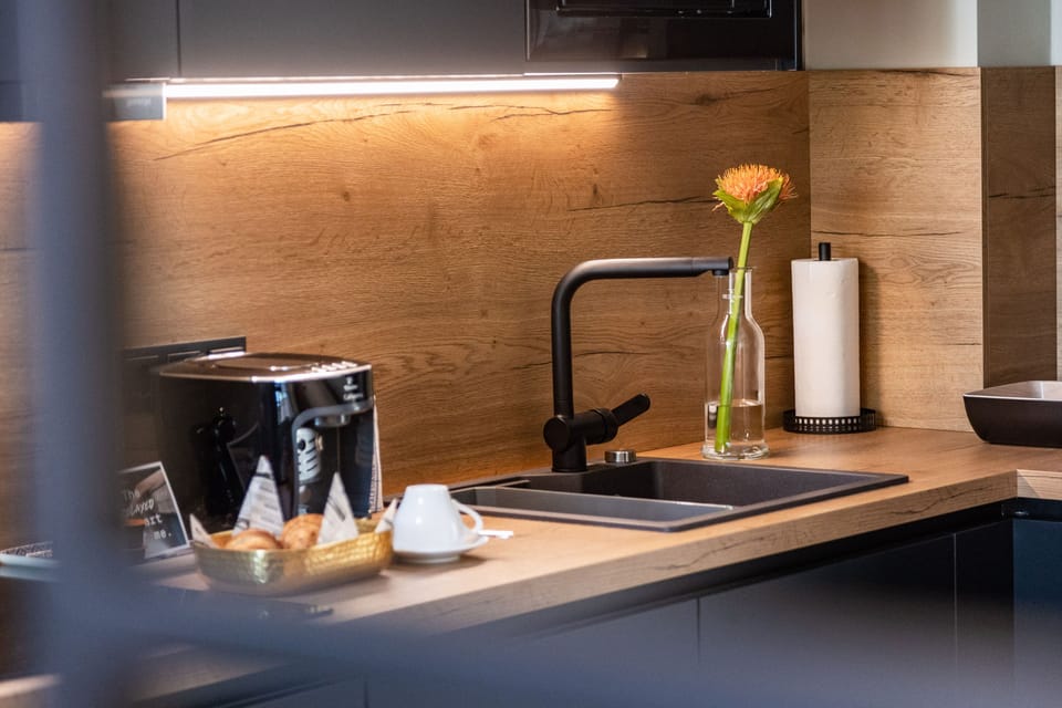 Deluxe Apartment, 1 Double Bed with Sofa bed, Non Smoking (including Cleaning Fee EUR 67) | Private kitchen | Espresso maker, coffee/tea maker, electric kettle