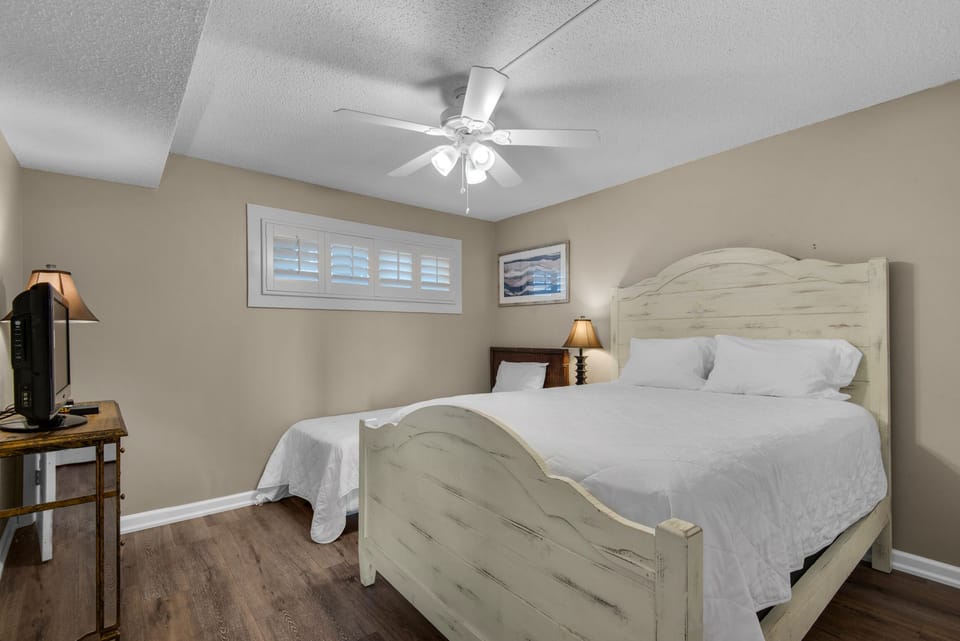 Guest bedroom