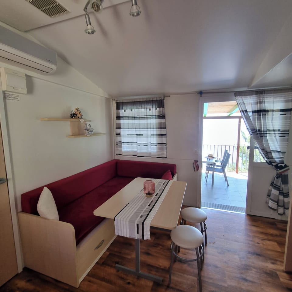 Mobile Home, 2 Bedrooms, Smoking, Terrace | Dining