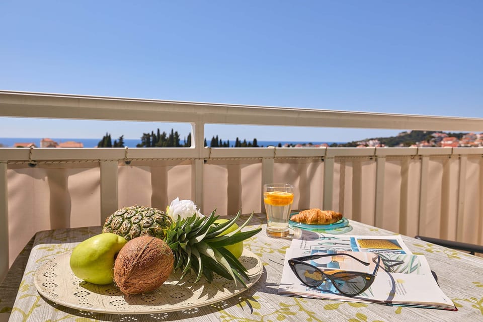 Apartment (3 Bedrooms) | Balcony