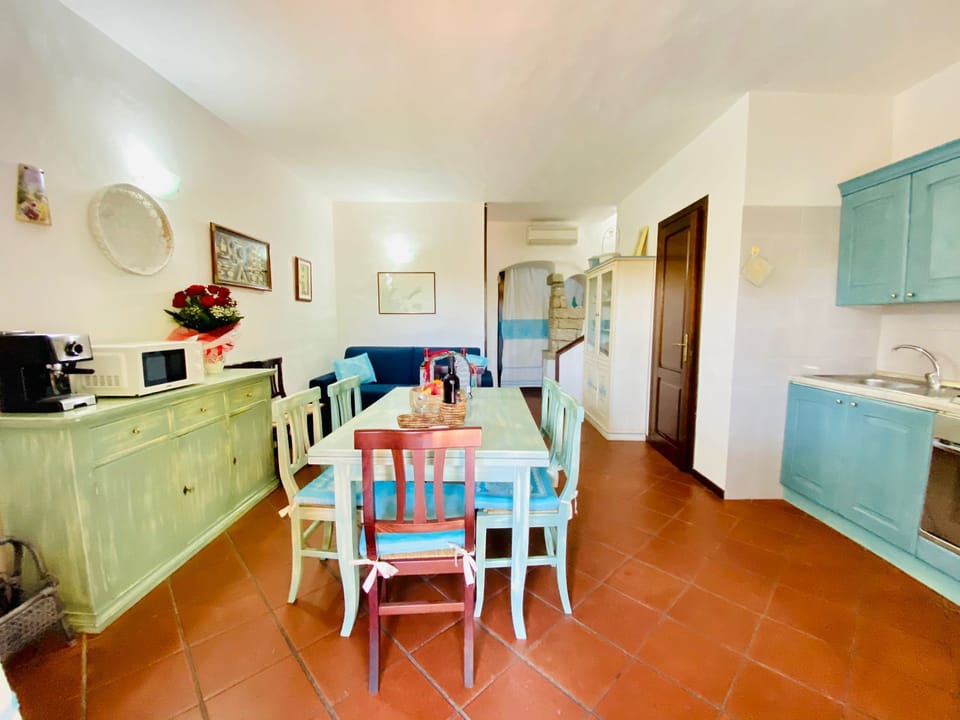 Apartment, 2 Bedrooms | Living room | Flat-screen TV