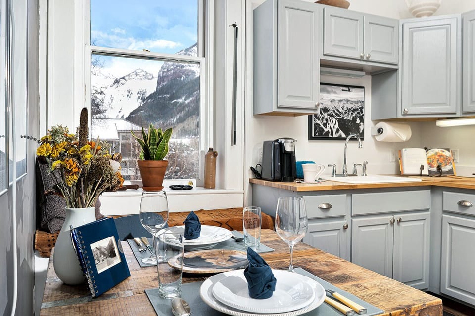 Dining - Miners Union 7 - Vivid Vacation Rentals Telluride - Dining - Miners Union 7 - Vivid Vacation Rentals Telluride
