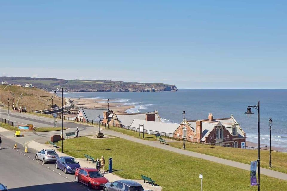 The Waves, Whitby - Host & Stay