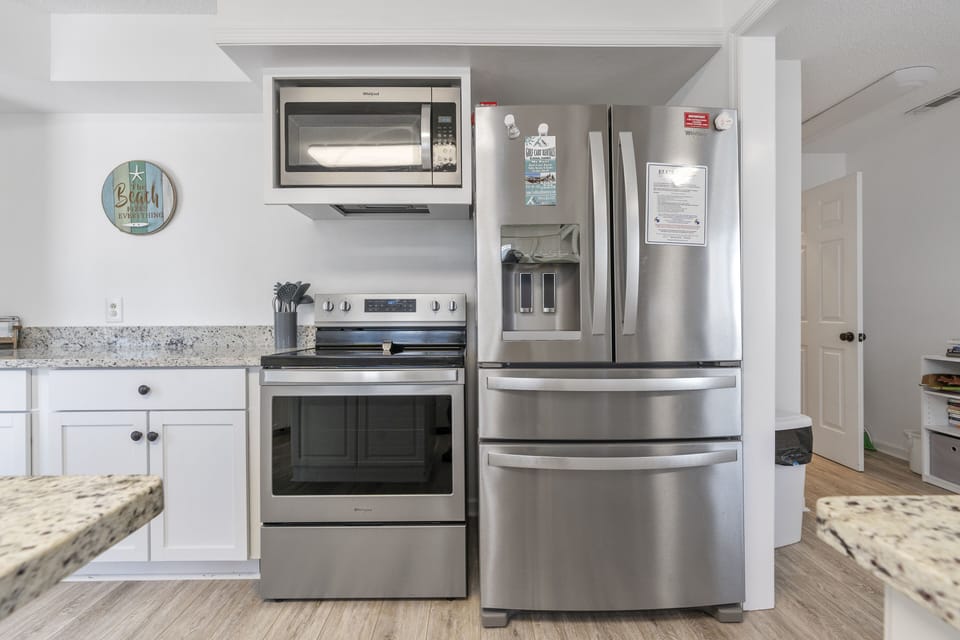 All modern appliances to make meal preparation a breeze.