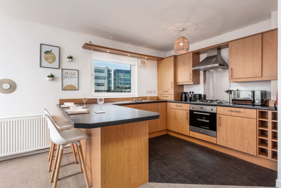Classic Apartment | Private kitchen | Fridge, microwave, dishwasher, cookware/dishes/utensils