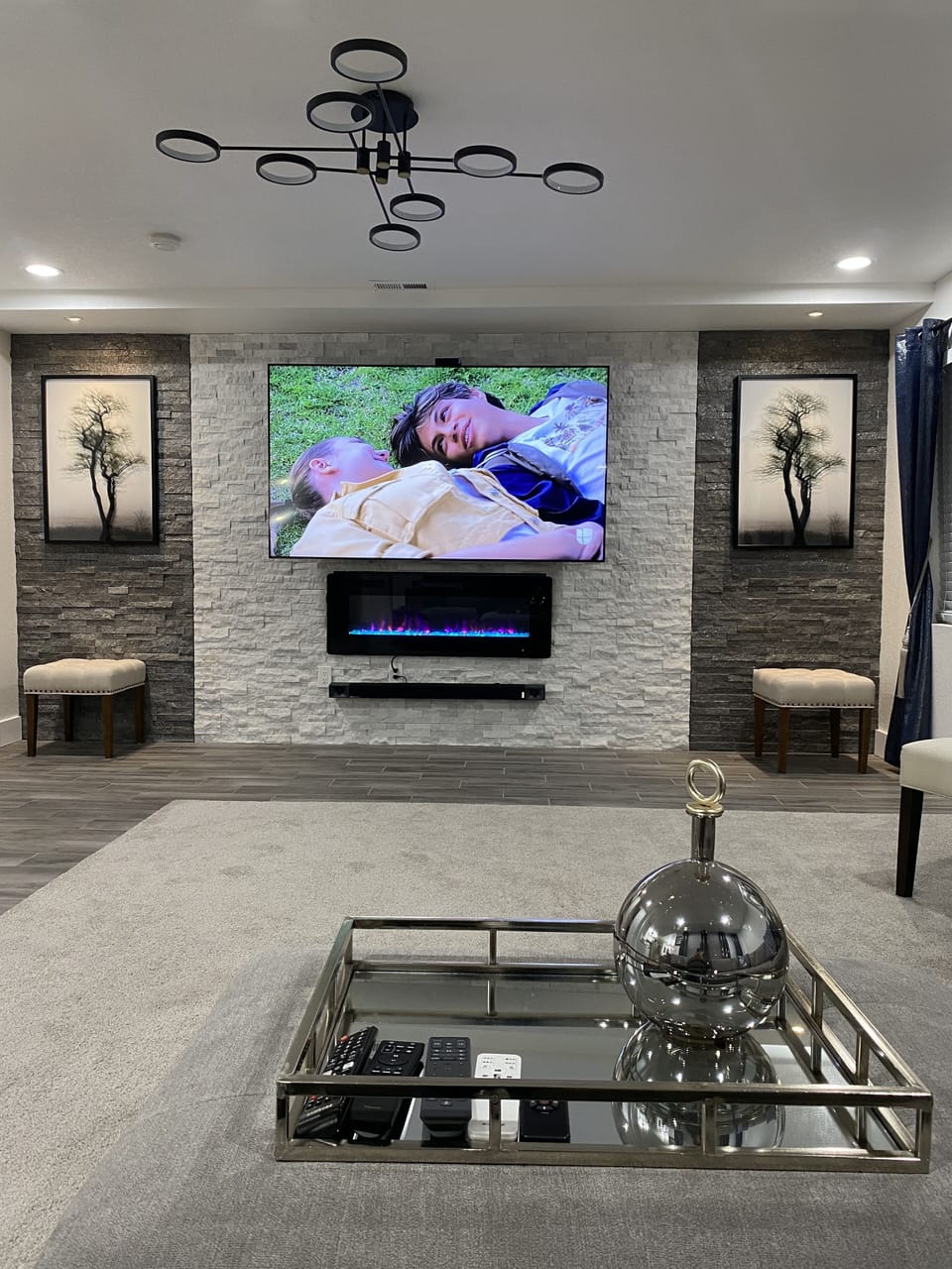 Living room w/ 82” tv